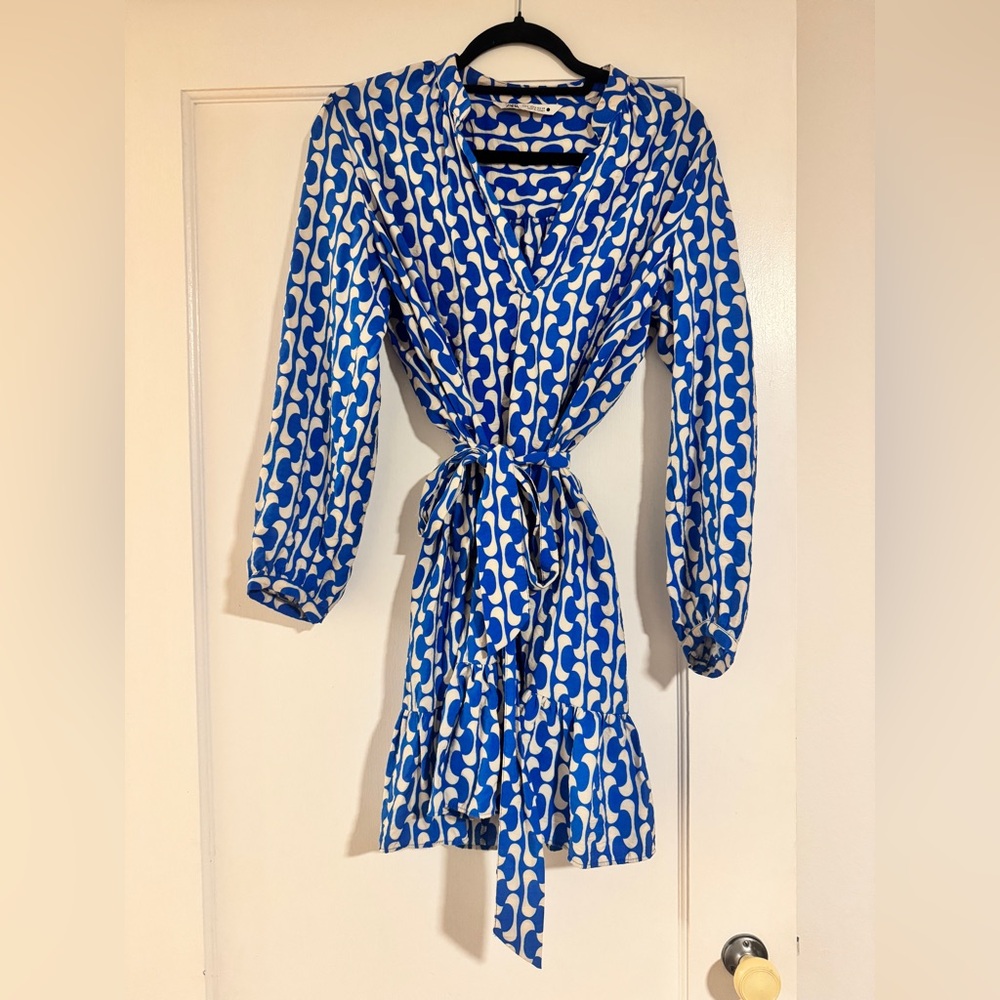 Zara Blue and White Geometric Long Sleeve Dress